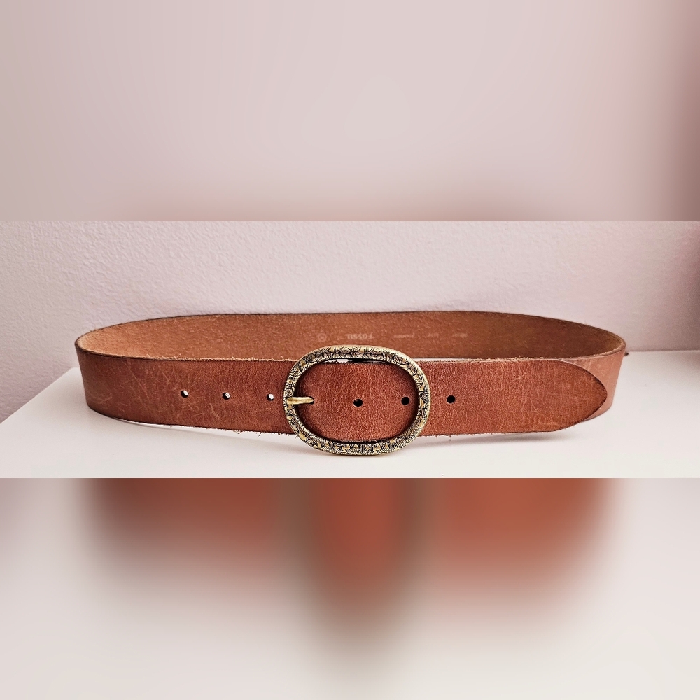 Fossil Brown Leather Belt with Textured Gold Oval Buckle